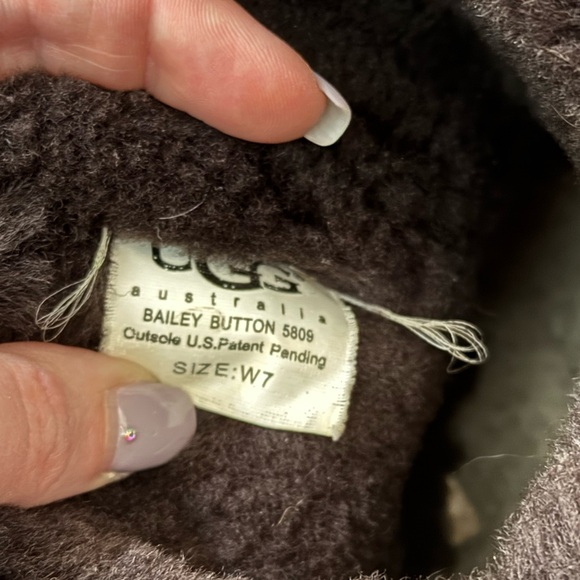 UGG Australia Bailey Button Classic Boots - Picture 7 of 7